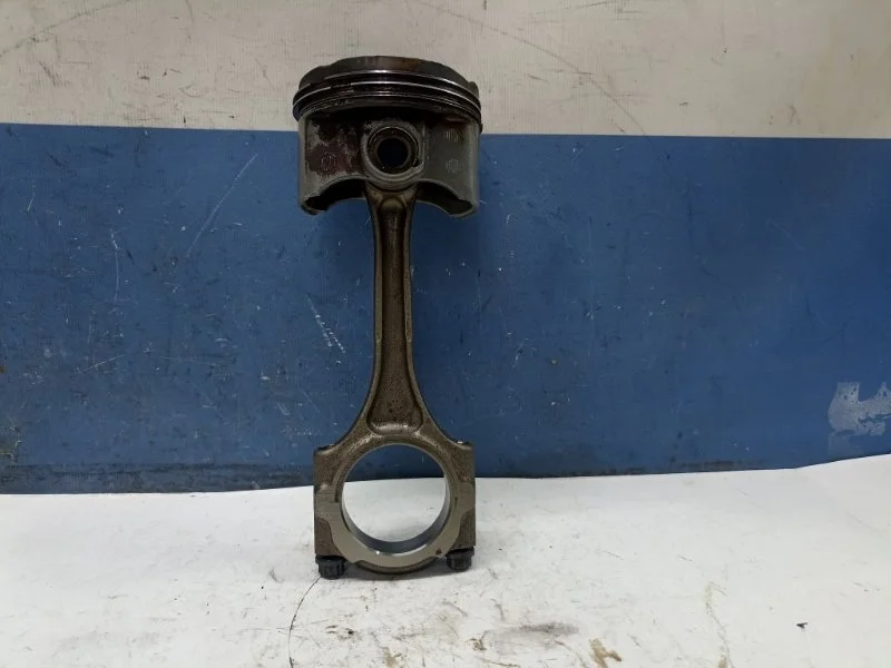 Поршень с шатуном Toyota Corolla 2010 1320109A30 E150 1.6 1ZR