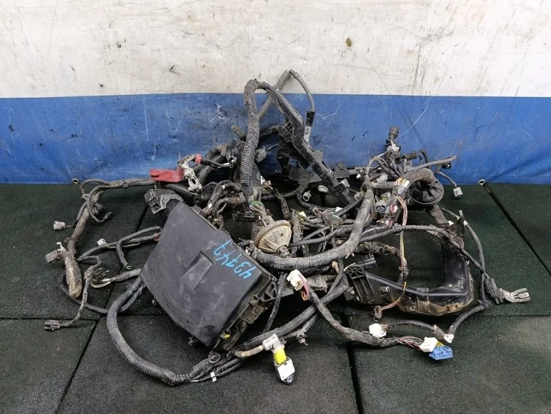 Проводка (коса) подкапотная Toyota Verso 2016 821110FQ71 ZGR20 1.6 1ZR-FAE