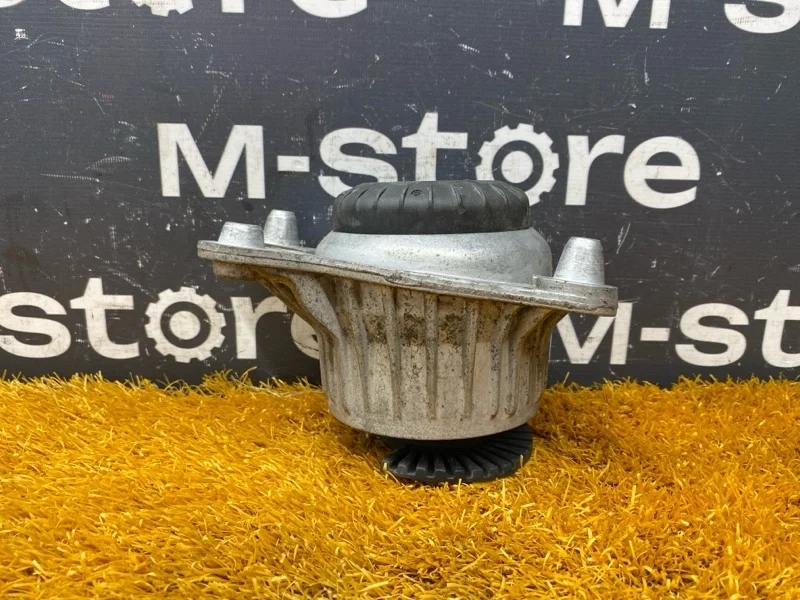 Подушка двигателя Mercedes-Benz C-Class 2014 A2052400300 W205 274.920, правая