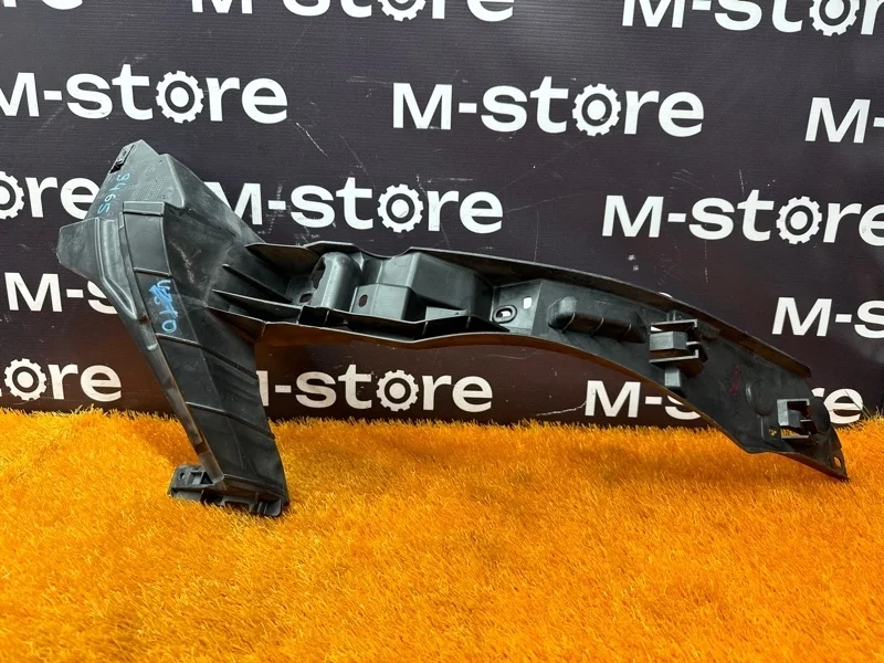 Крепление бампера Volkswagen Touareg 2007 7L6807184D 7L BHK, переднее правое