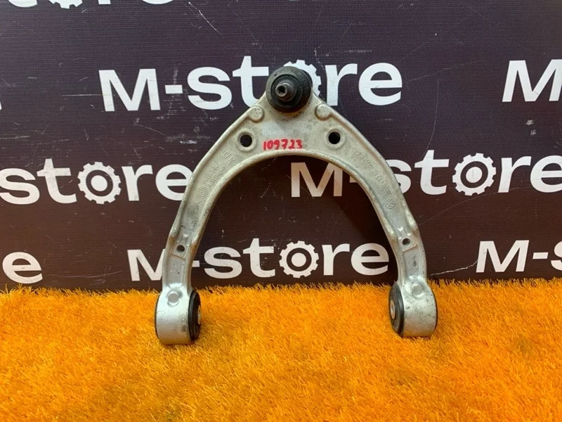 Рычаг подвески верхний Audi Q7 2012 7L8407021 4LB CJT, передний левый