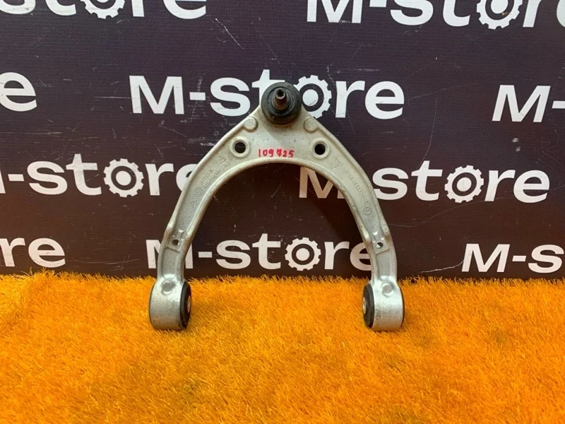 Рычаг подвески верхний Audi Q7 2012 7L8407021 4LB CJT, передний правый