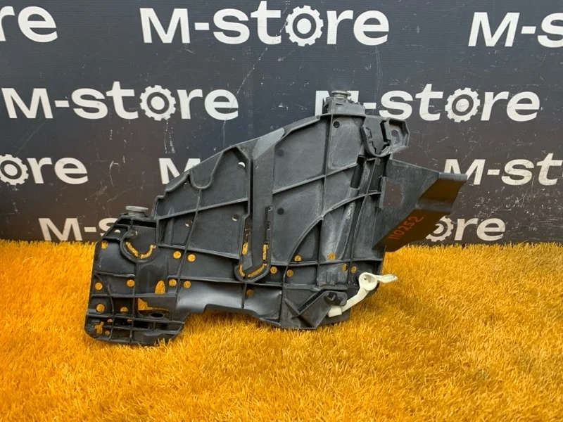 Кронштейн фары Volkswagen Touareg 2007 7L6941291 7L BHK, левый