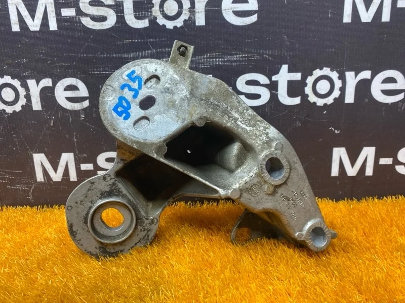 Кронштейн двигателя Audi A6 2009 4F0199352M C6/4F CCEA, правый