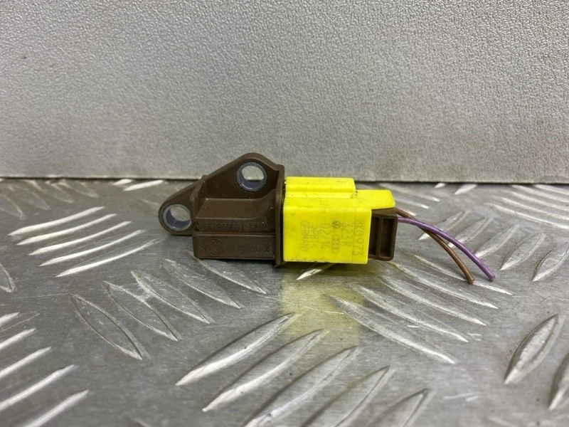 Датчик удара Audi A4 B8