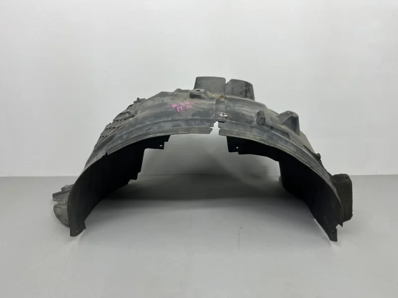 Подкрылок Mercedes W251