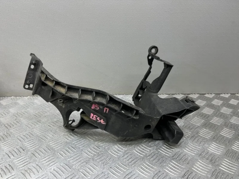 Крепление фары Audi A5 8T