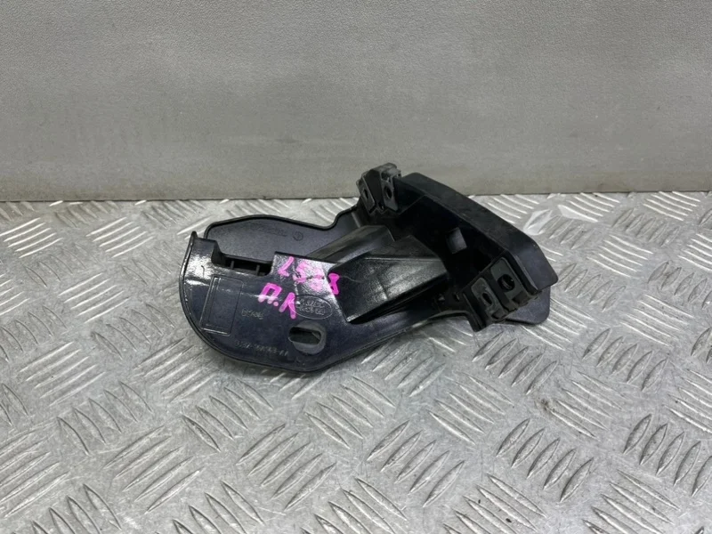 Крепление бампера Land Rover Range Evoque L538