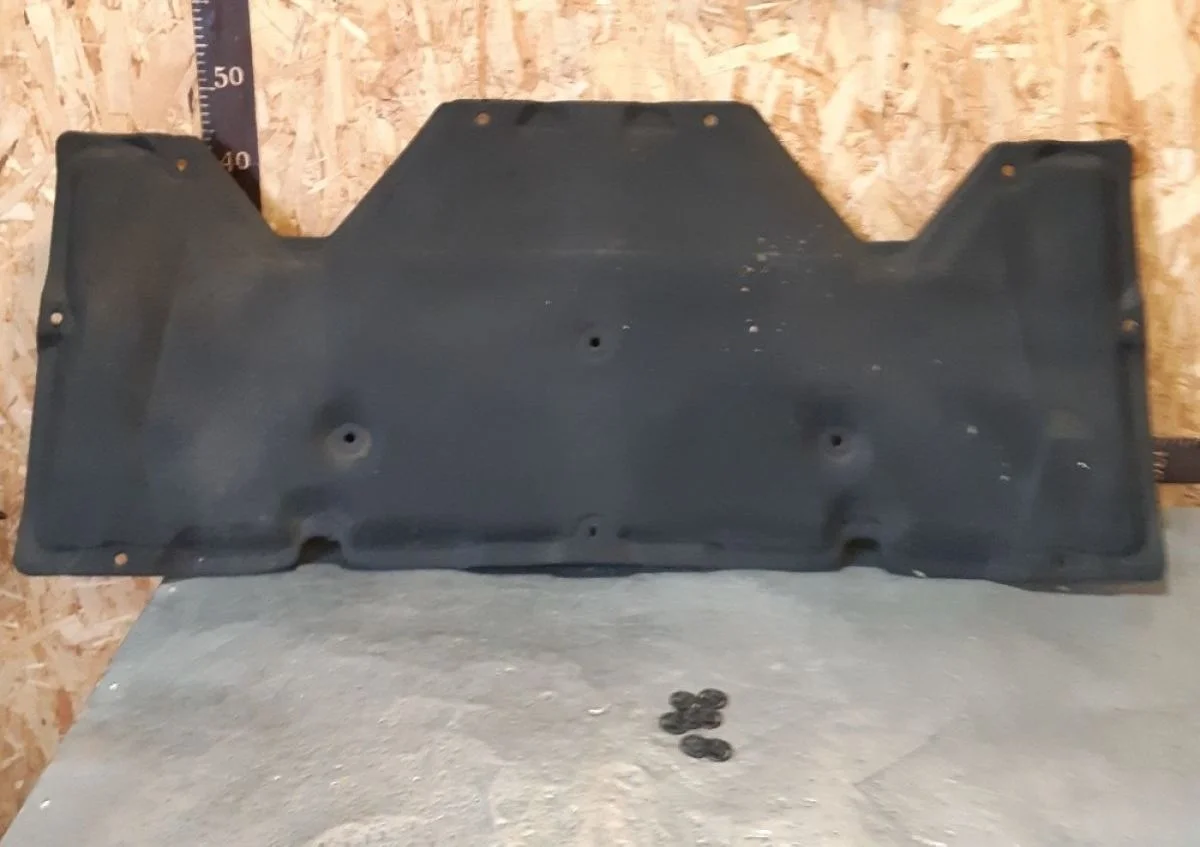 Шумоизоляция капота Nissan Navara D40 (2004—2010) 2008 серебристый