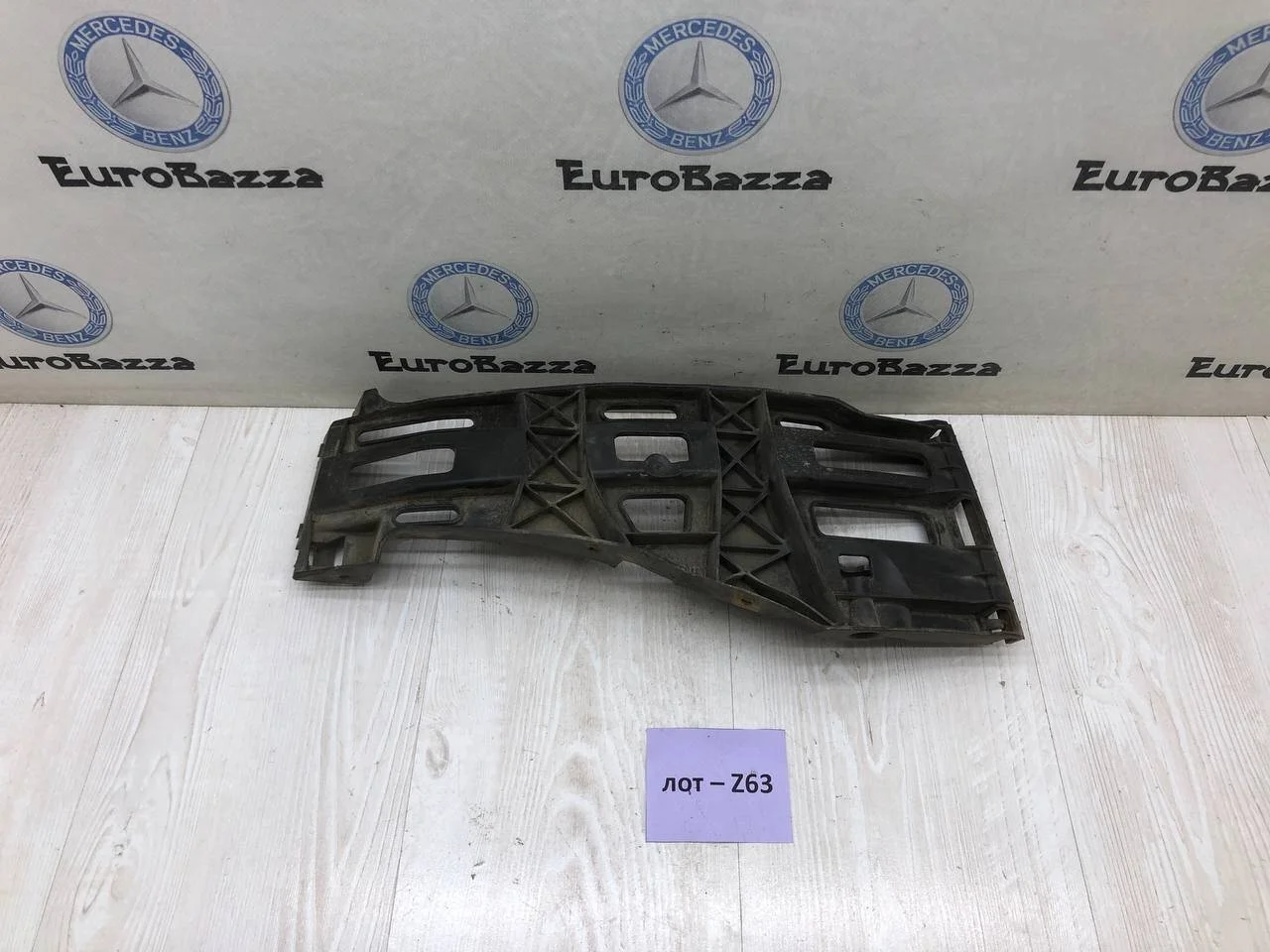 Кронштейн заднего бампера правый Mercedes W221