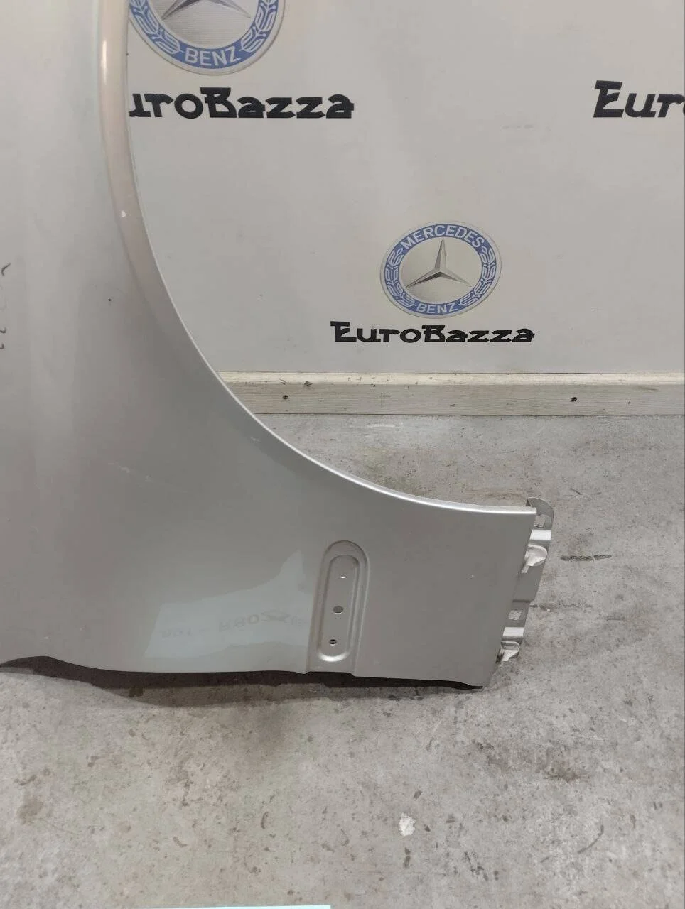Крыло переднее правое Mercedes W203