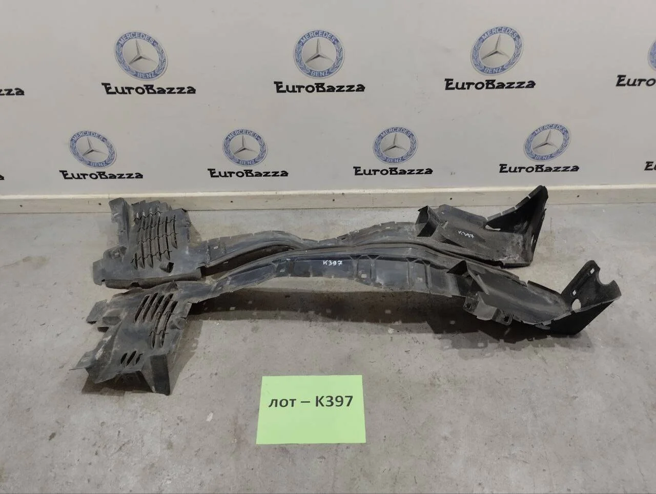 Подкрылок передний Mercedes W210