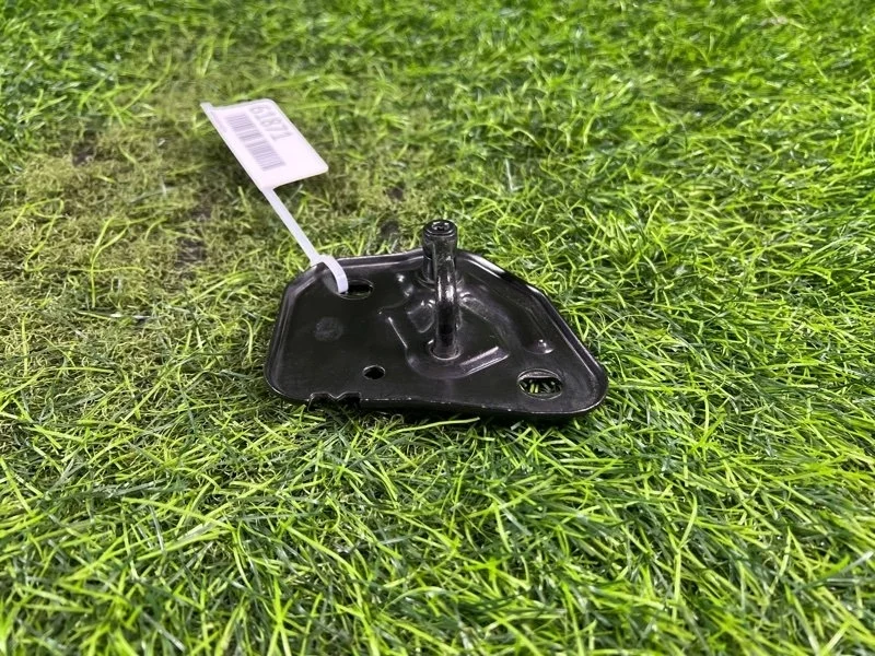 Крюк замка капота Audi A6 2011 4G0823186 C7 CHV 2.8, передний