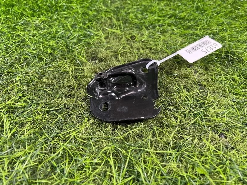 Крюк замка капота Audi A6 2011 4G0823186 C7 CHV 2.8, передний