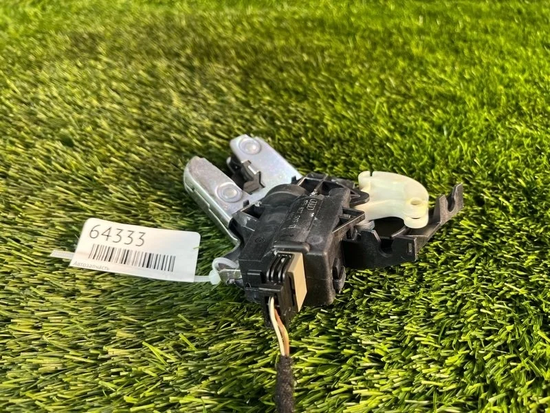 Замок крышки багажника Audi A8 2008 4F5827505D D3 BVJ 4.2