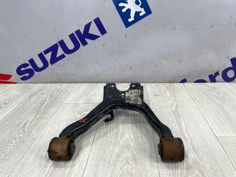 Рычаг подвески Mitsubishi Pajero 2009 V93W