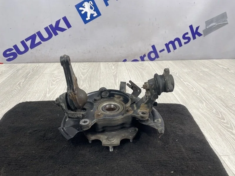 Кулак поворотный Mitsubishi Pajero 2009 V93W