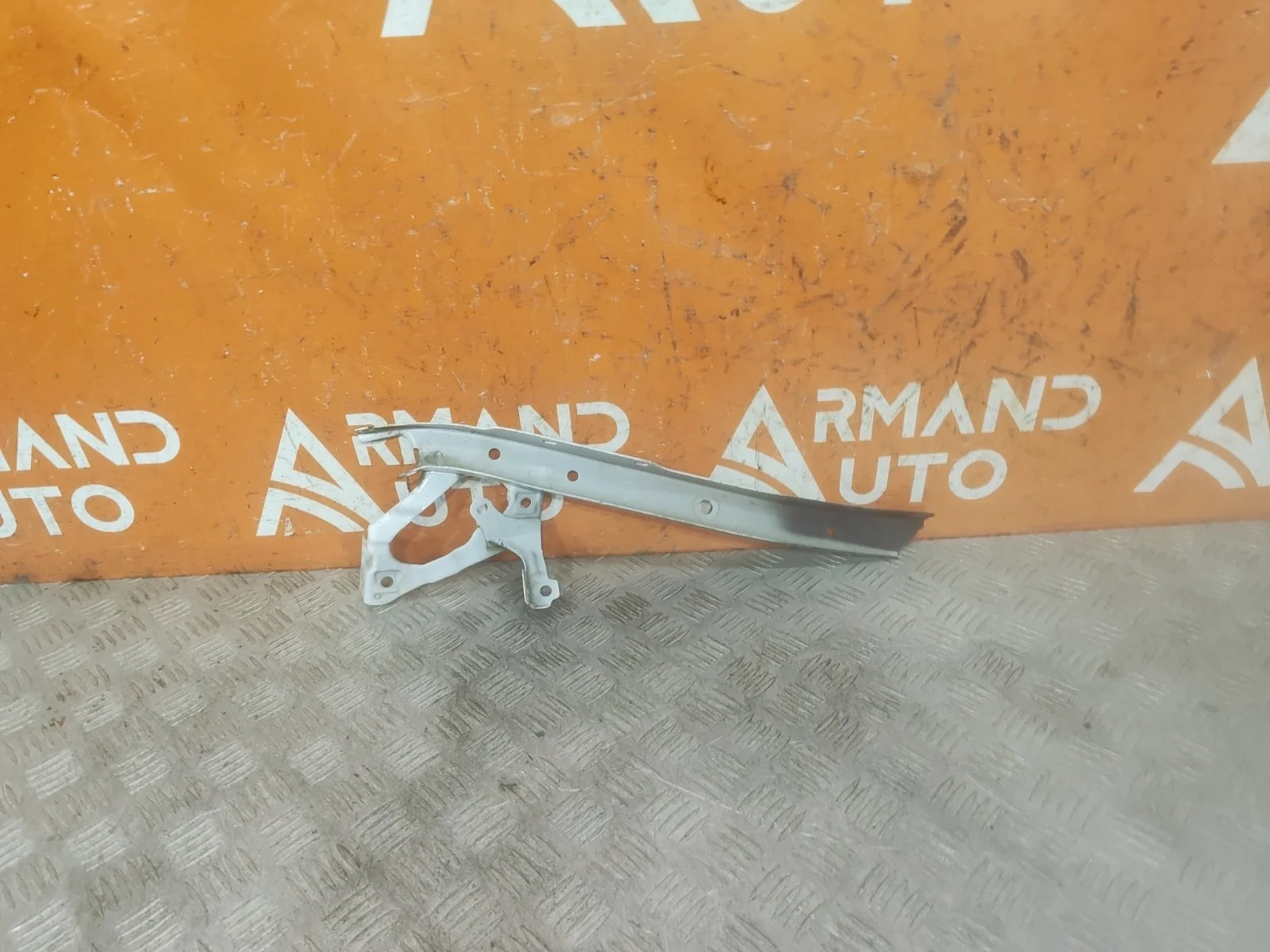 Кронштейн замка капота Toyota Corolla 2012-2016 11 E160 E170 E180