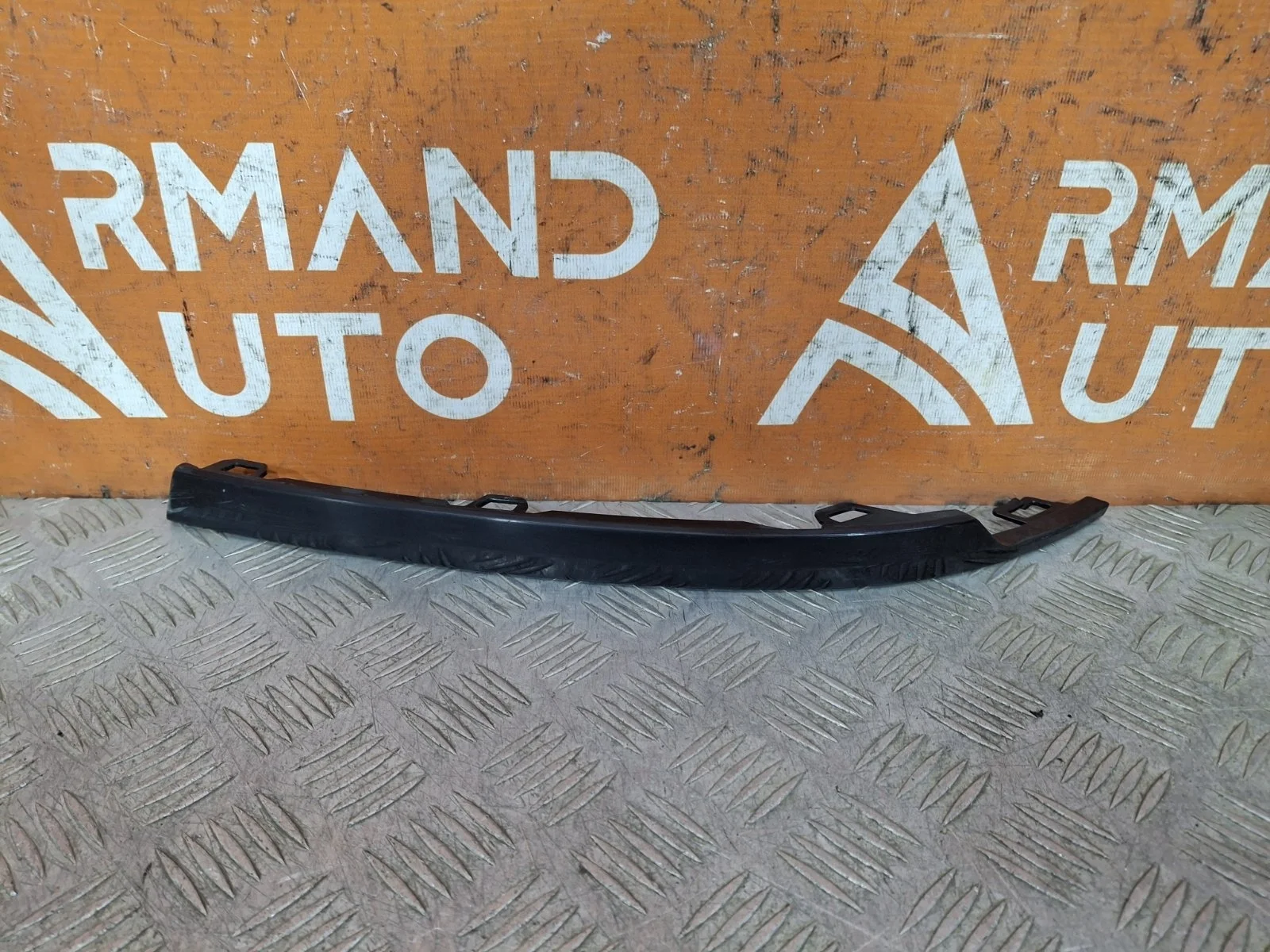 Молдинг бампера Volkswagen Tiguan 2016-нв