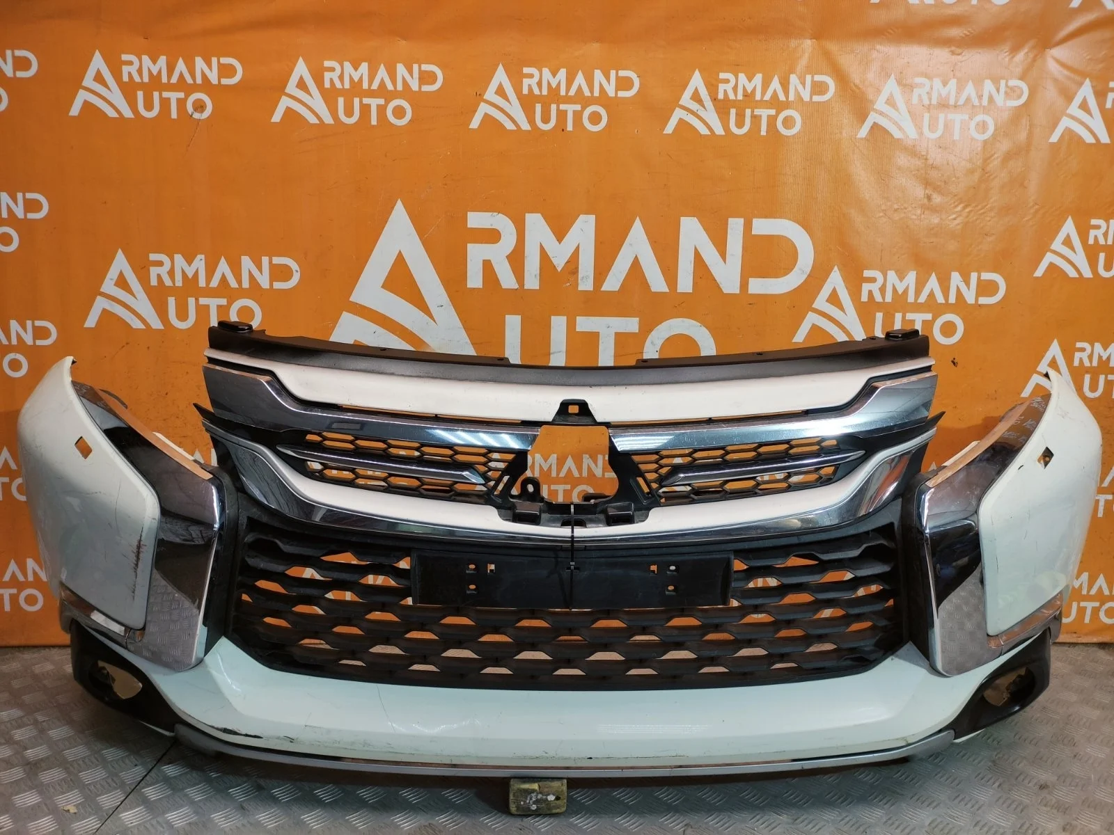 Бампер Mitsubishi Pajero Sport 2015-2021 3