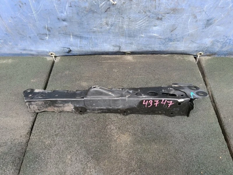 Кронштейн балки Toyota Verso 2016 5110805010 ZGR20 1.6 1ZR-FAE, передний левый