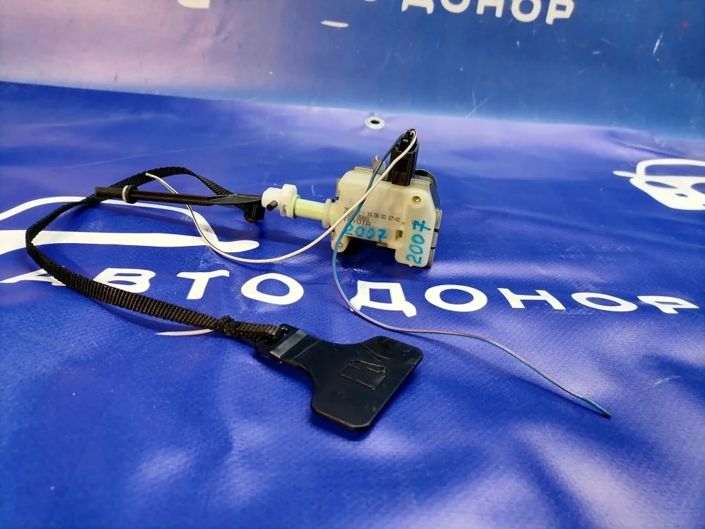 замок лючка бензобака TOYOTA AVENSIS AZT250 1AZFSE