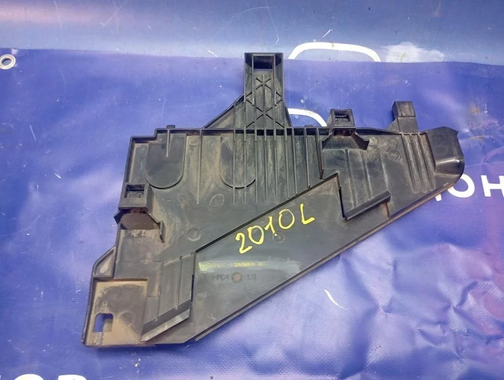 крепление фары LAND ROVER FREELANDER L359 B6324S