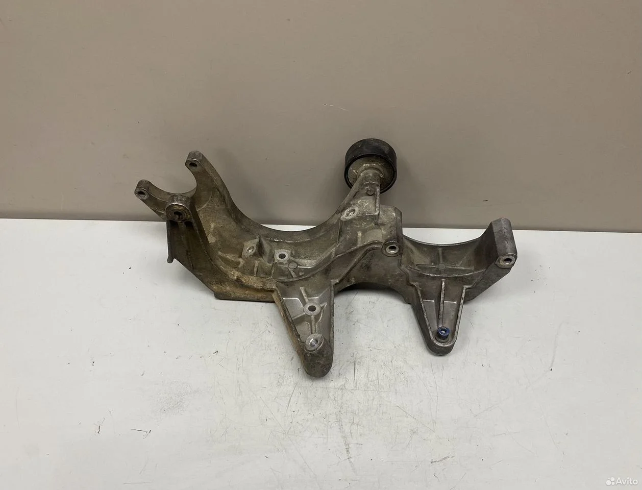 Кронштейн генератора audi q7