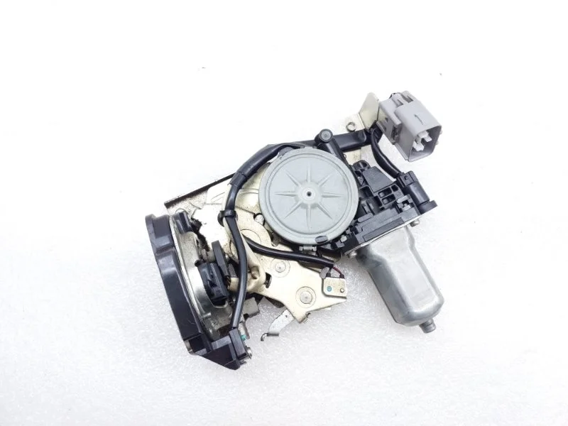 Замок двери багажника Toyota Land Cruiser 2014 J200