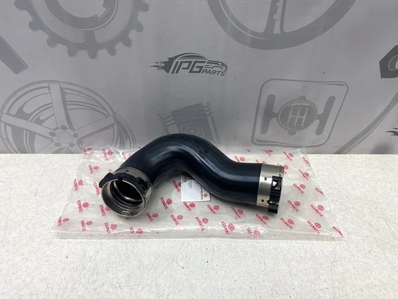 Патрубок интеркулера правый Mercedes-benz Viano W639