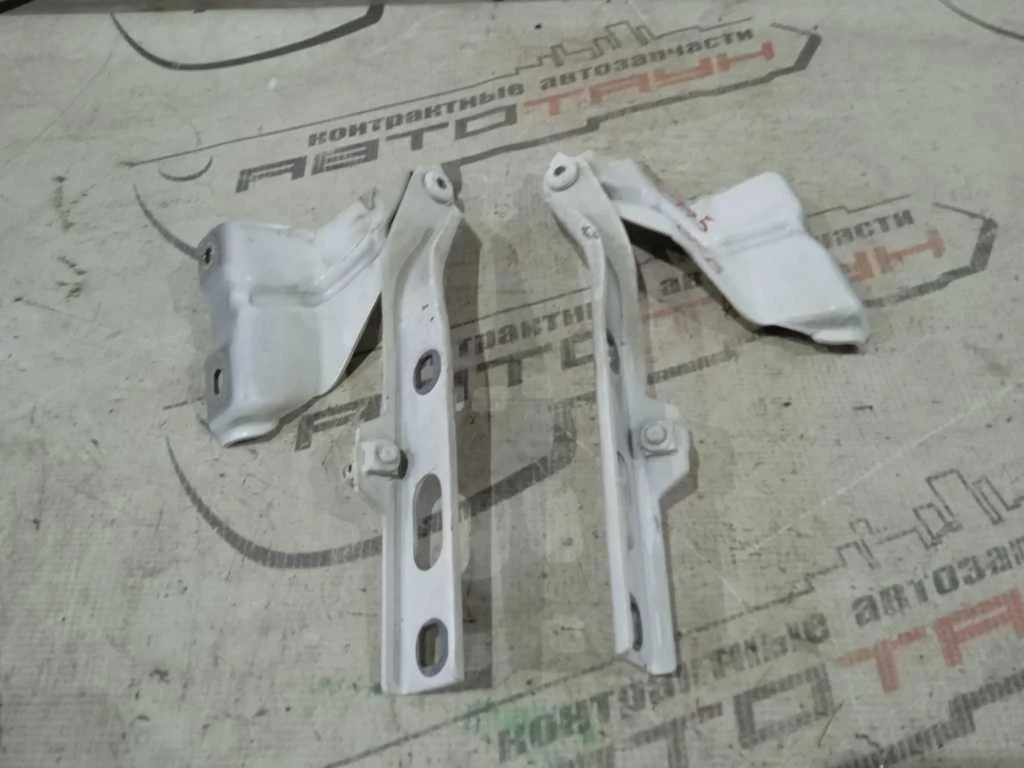 КРОНШТЕЙН КАПОТА AUDI ПРАВО 8R0823301A