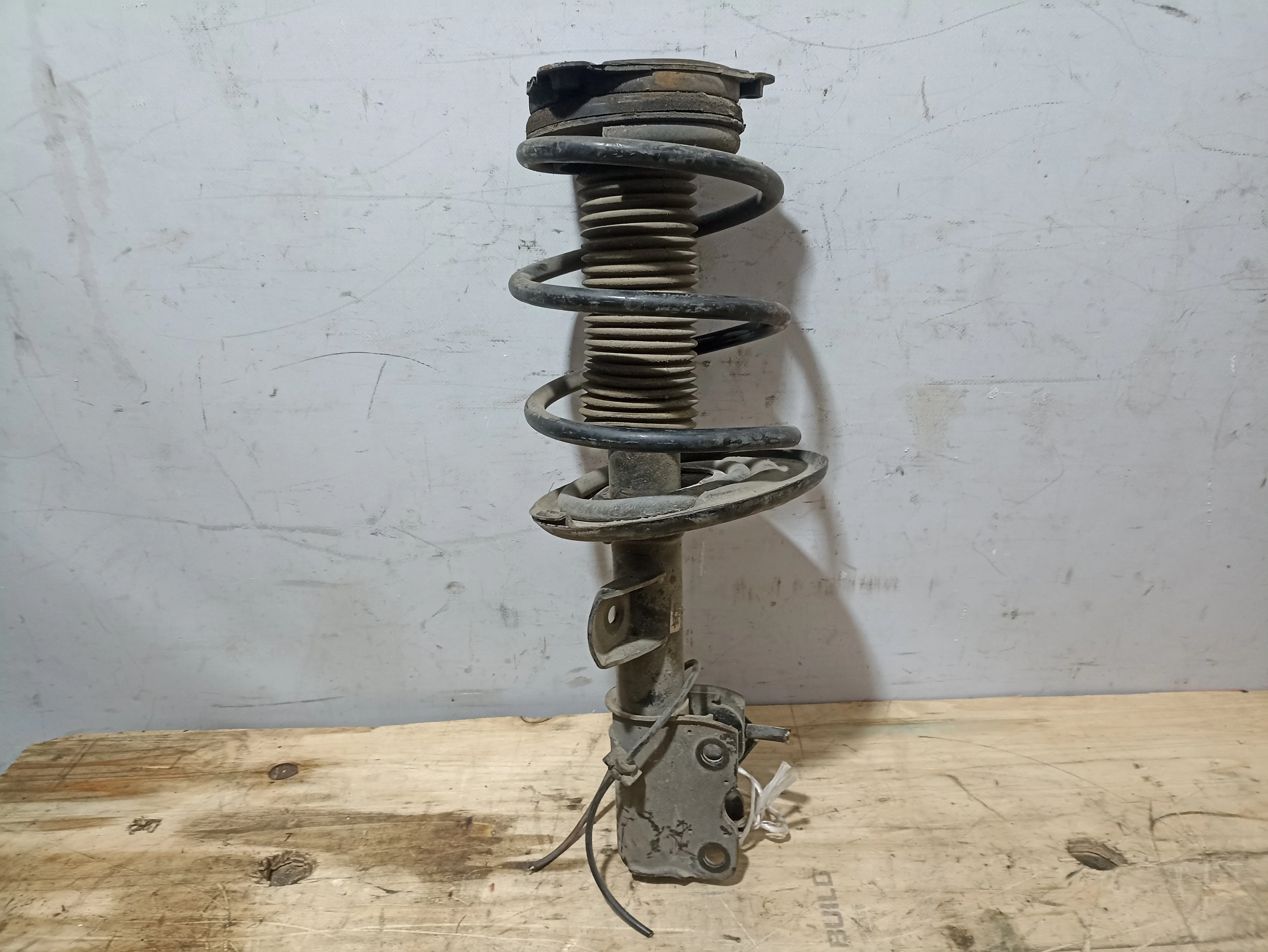 СТОЙКА ХОДОВКИ NISSAN ПЕРЕД ПРАВО E4302JN00D VA8994