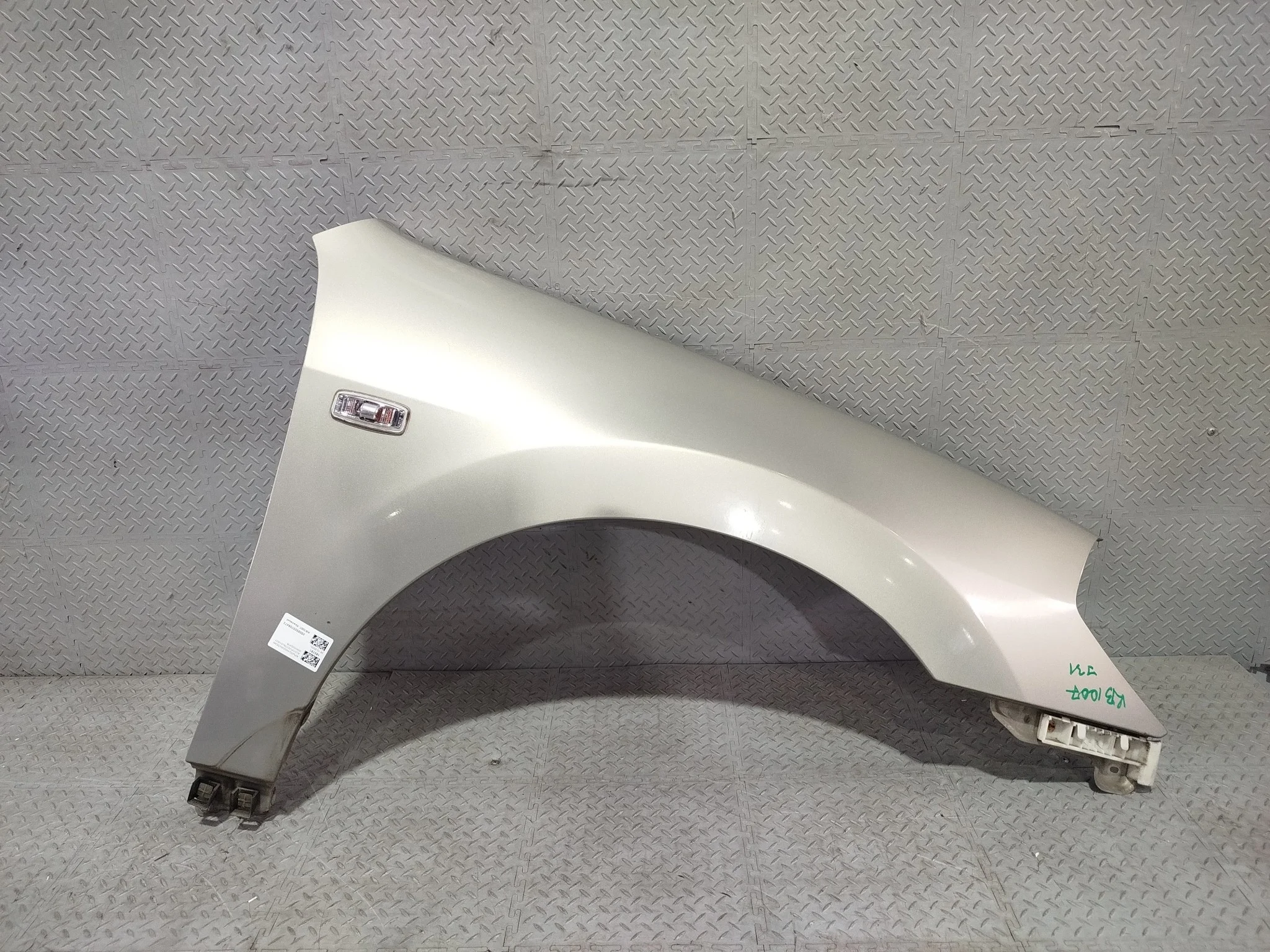 КРЫЛО NISSAN 631009Y035 ПЕРЕД ПРАВО бежевый, KX6 KB1007