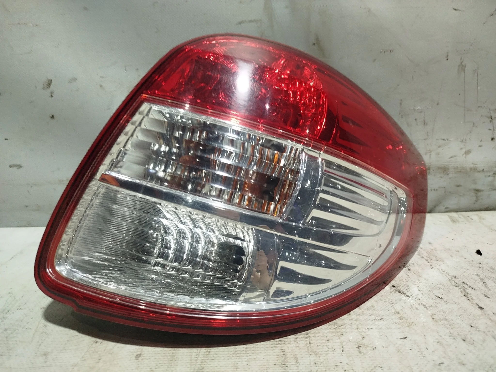 ФОНАРЬ SUZUKI ПРАВО 3565080JA0 KE668