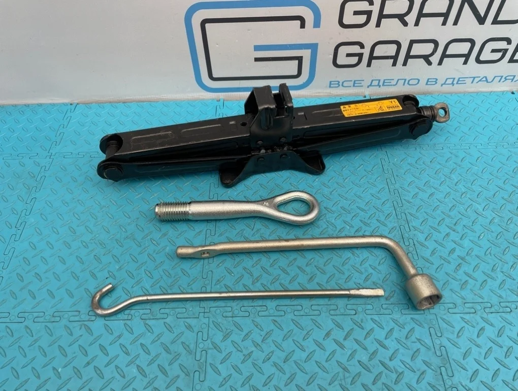 Набор инструментов Nissan X-Trail 2014 995504CE0A T32 MR20DD 2.0