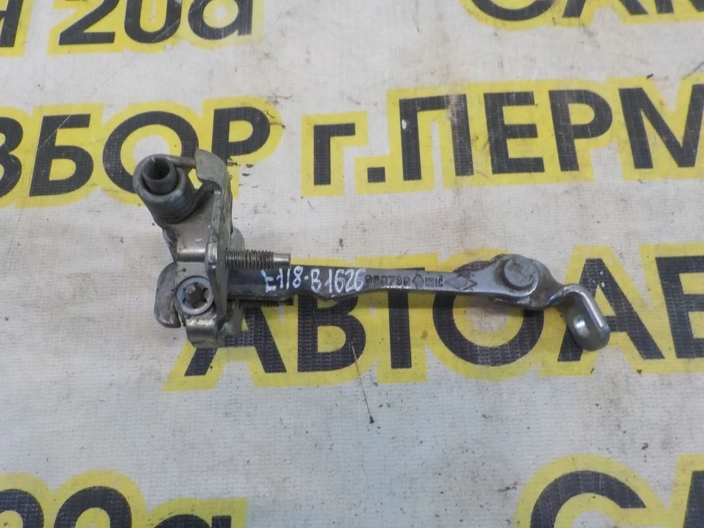 Ограничитель двери Renault Logan I (2004—2009)