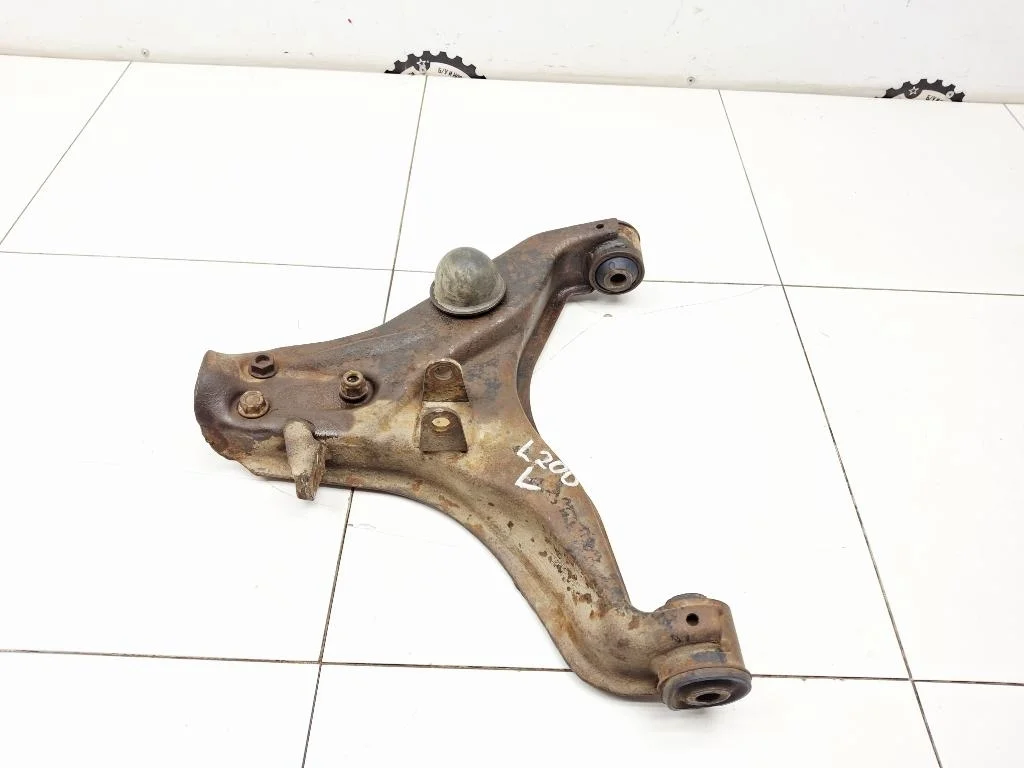 Рычаг передний нижний левый Mitsubishi L200 2012 KA, KB