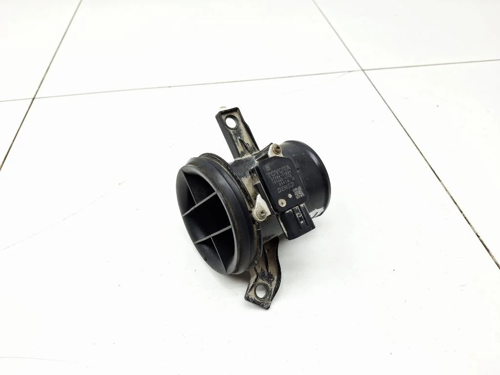 Датчик массового расхода воздуха Toyota Corolla 2008 E150