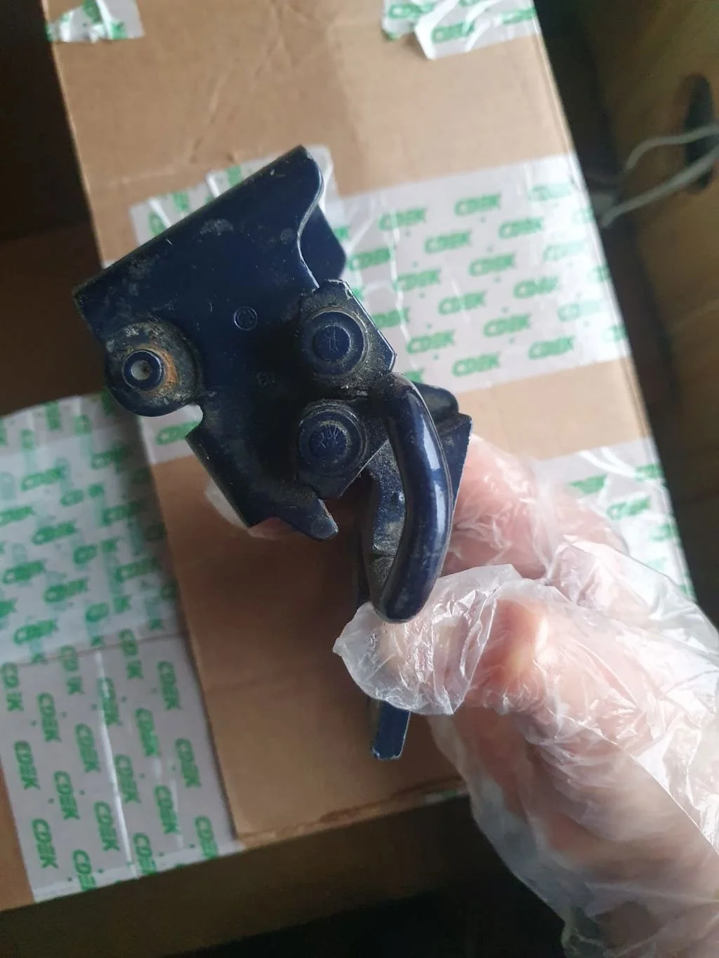 Петля двери задней левой нижняя Audi Q7 4L рестайлинг (2009—2015)