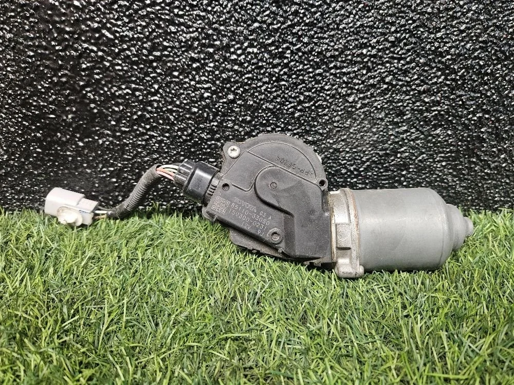 Моторчик стеклоочистителя на Toyota Camry XV40