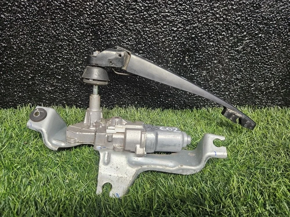 Моторчик стеклоочистителя на Mitsubishi Outlander