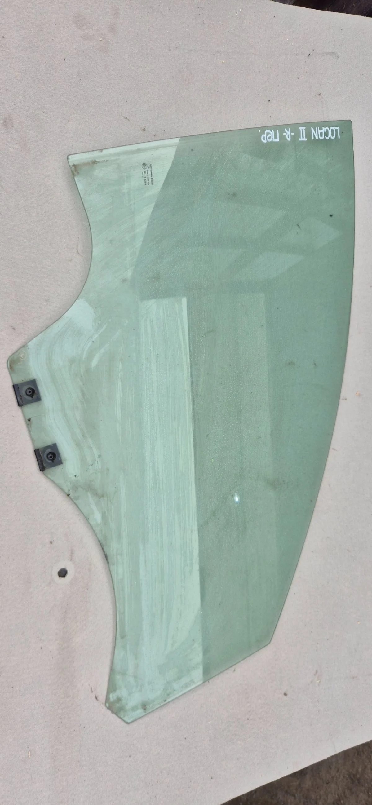 Стекло двери передней правой для Renault Logan II