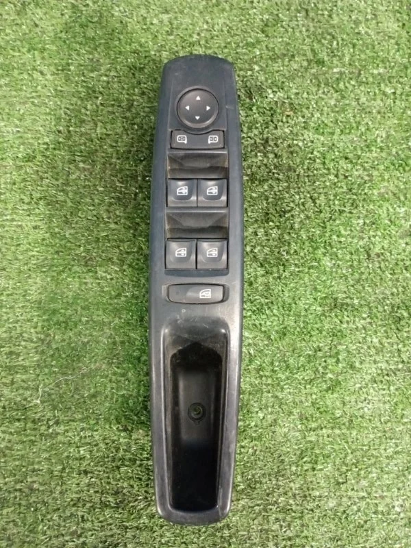 Блок управления стеклоподъемниками передний левый