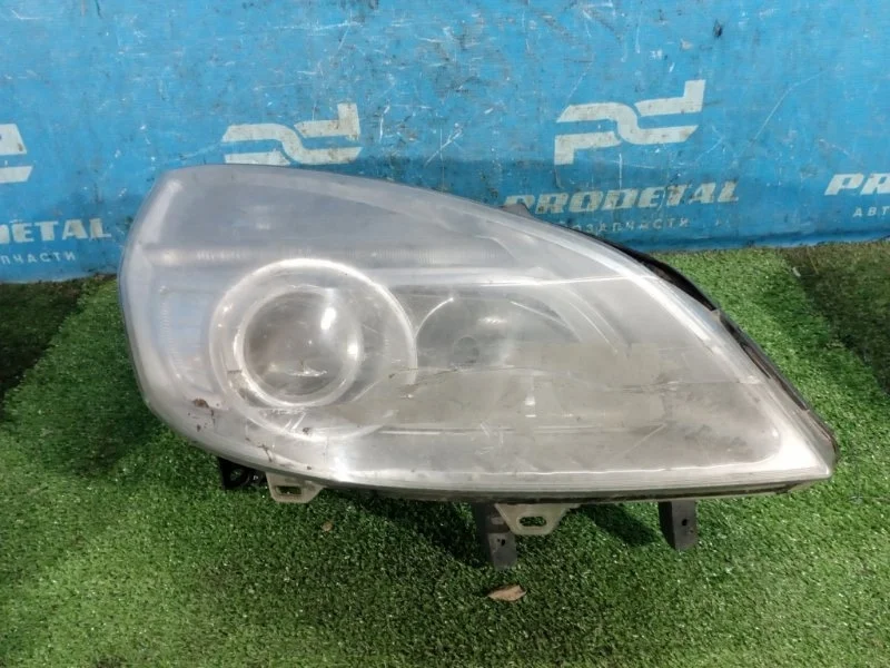 Фара передняя правая Renault Scenic 2 2003-2009