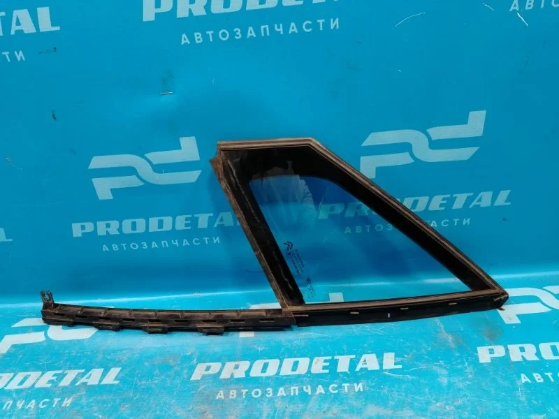 Стекло кузовное глухое переднее левое Citroen C4 2