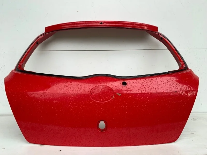 Дверь багажника Toyota Yaris 2010-2014 670050D020 3, задняя