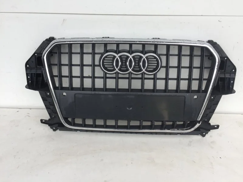 Решётка радиатора Audi Q3 2014-2019 8U0853653H 8U, передняя