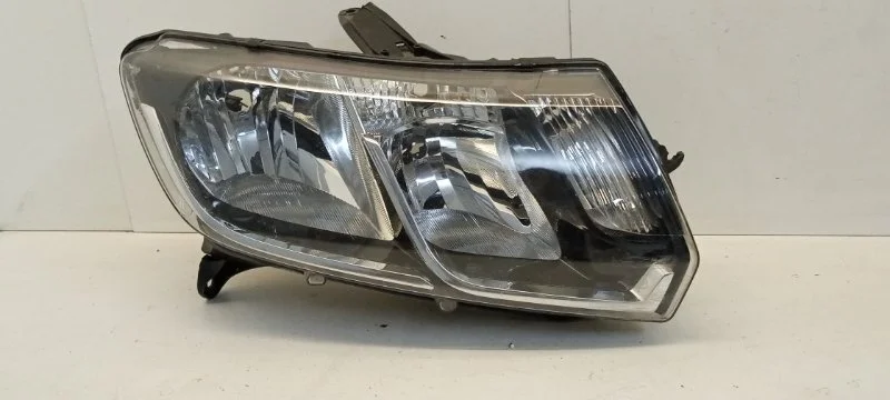 Фара Renault Logan 2012-2018 260105559R 2, передняя правая