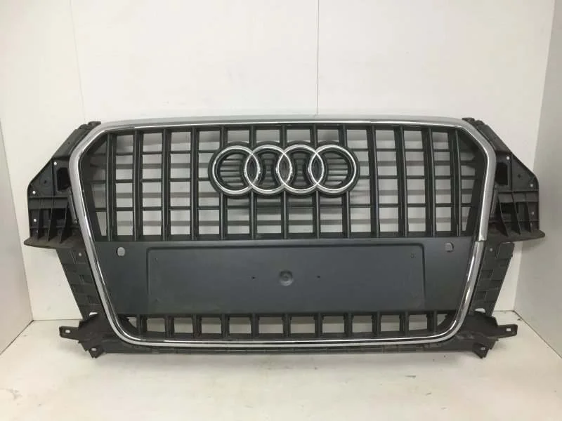 Решётка радиатора Audi Q3 2011-2018 8U0853653H 1, передняя