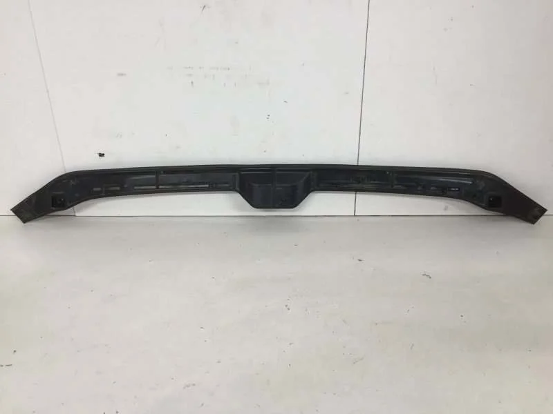 Уплотнитель капота Audi A4 2015-2019 8W0823124 B9, передний